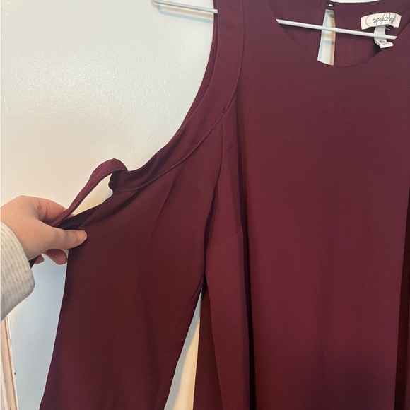 Speechless Brand Trendy Chic Maroon Shoulder Cutout Dress - Picture 3 of 5